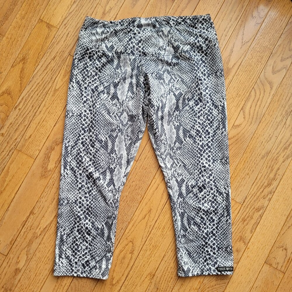 Public Myth Capri Jegging Snake Print Workout Pant M
